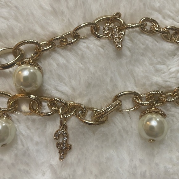 AVON Candy Cane Bracelet - Picture 2 of 5